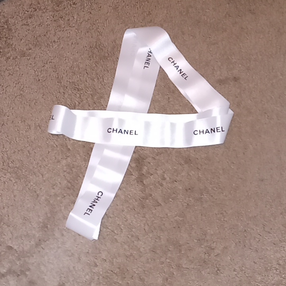 🎀 GIFTED 🎀 65in Chanel ribbon from gift box DO NOT BUY